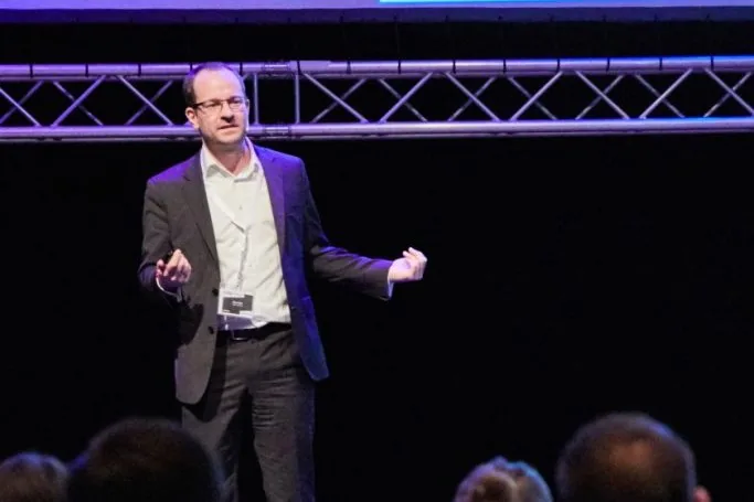 Nico Zorn speaking on a conference stage